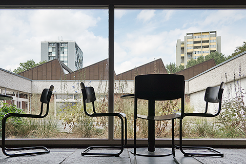 Hannes Kater: Blick in den Dachgarten der Akademie der Künste am Hanseatenweg, Berlin