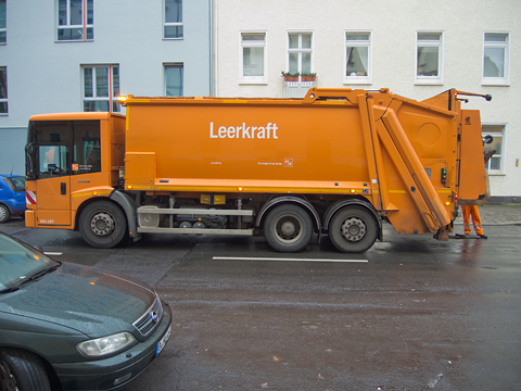 Konkrete Poesie als Werbung. Im kontextualisierendem Einsatz fotografiert von Hannes Kater